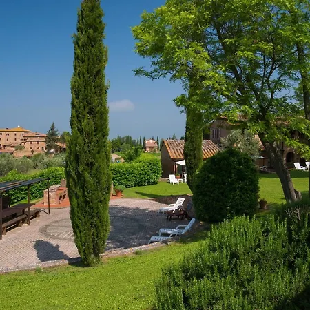 Rustic With Garden And Swimming Pool Apartment *